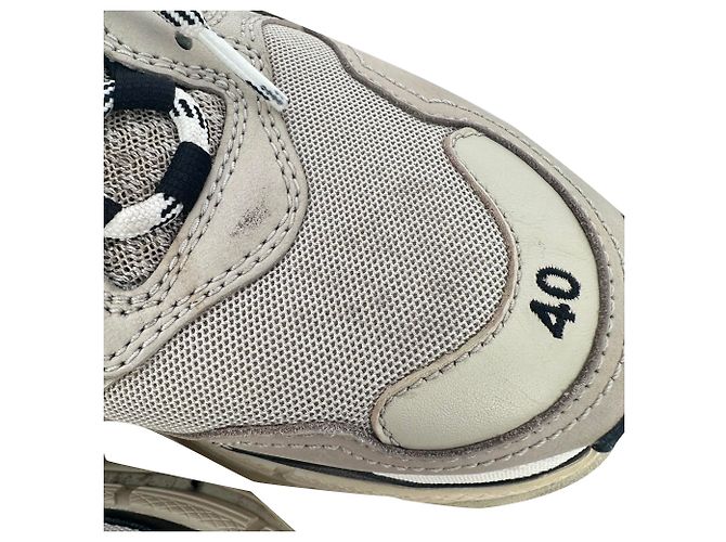 Baskets Balenciaga Triple S en daim kaki - vue 7