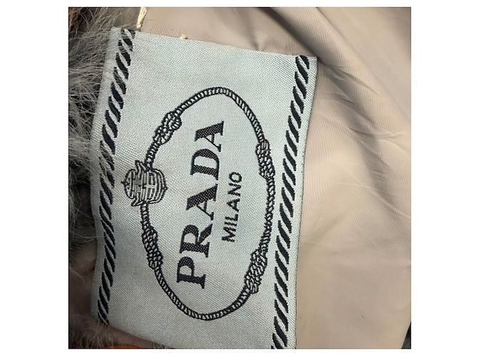 Chaqueta de plumón Prada con capucha de piel sintética en nailon azul claro - vista 9
