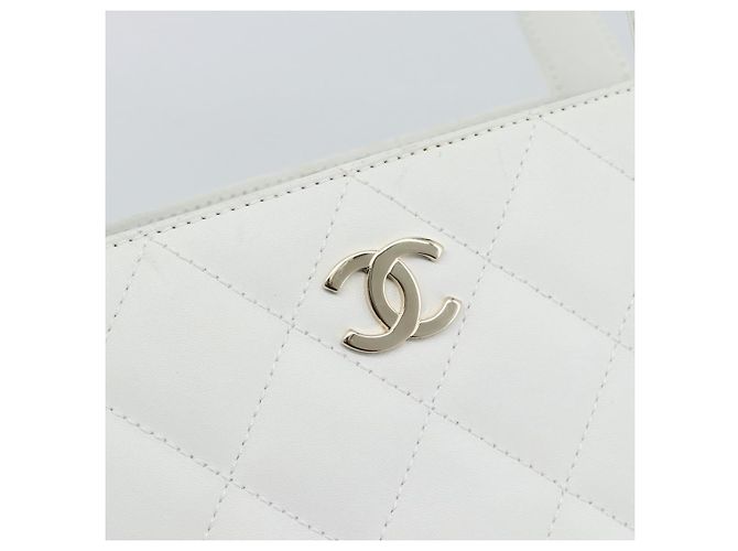 CHANEL Hand Bag Lamb Skin White Gold CC - vista 18