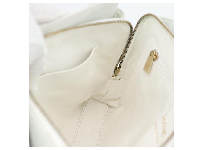 CHANEL Hand Bag Lamb Skin White Gold CC - vista 21