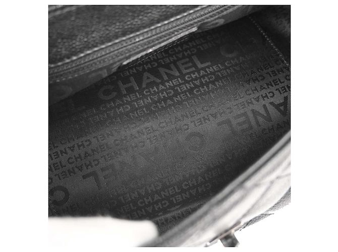 Chanel Mademoiselle Lock Quilted Caviar Large Nero - vista 3