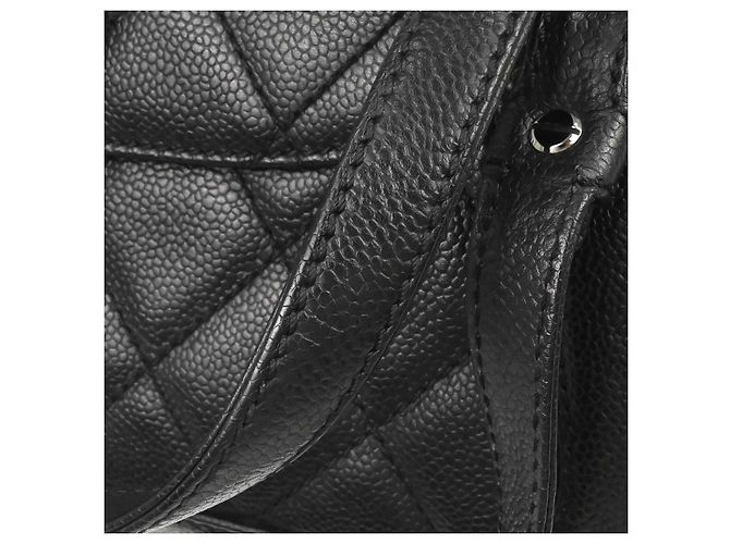 Chanel Mademoiselle Lock Quilted Caviar Large Nero - vista 5