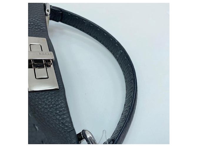 Borsa a mano e a tracolla FENDI Peekaboo Marrone - vista 7