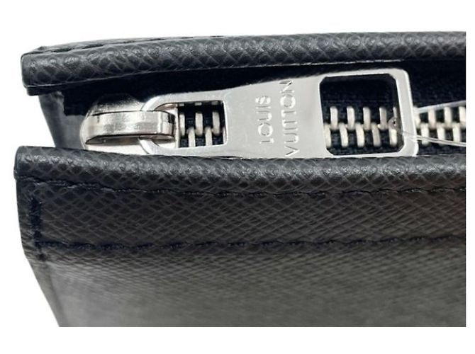Pochette Louis Vuitton en cuir Taiga Ardoise Gris - vue 6