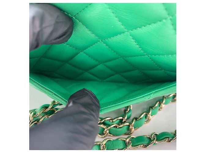 Borsa a tracolla CHANEL Mini Matelassé Verde - vista 14
