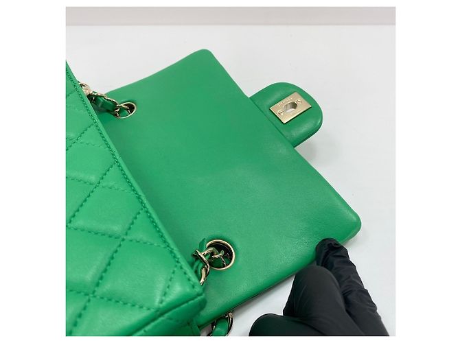 Borsa a tracolla CHANEL Mini Matelassé Verde - vista 15