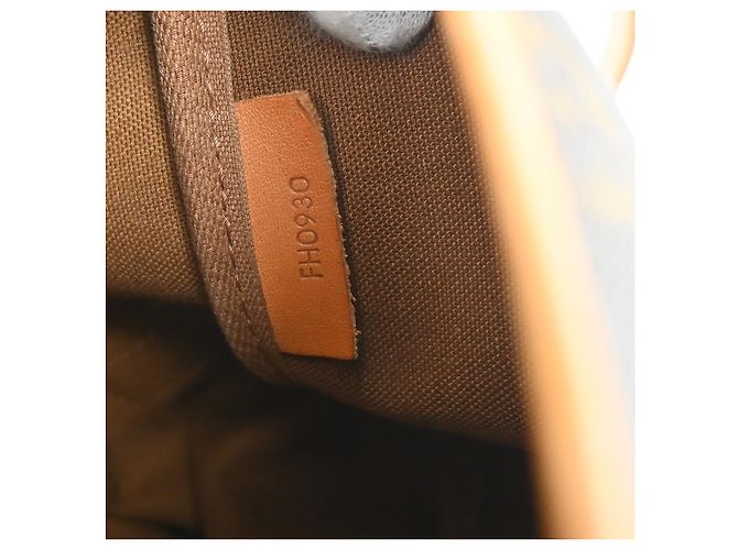 Louis Vuitton Saumur Monogram 35 Marrone - vista 4