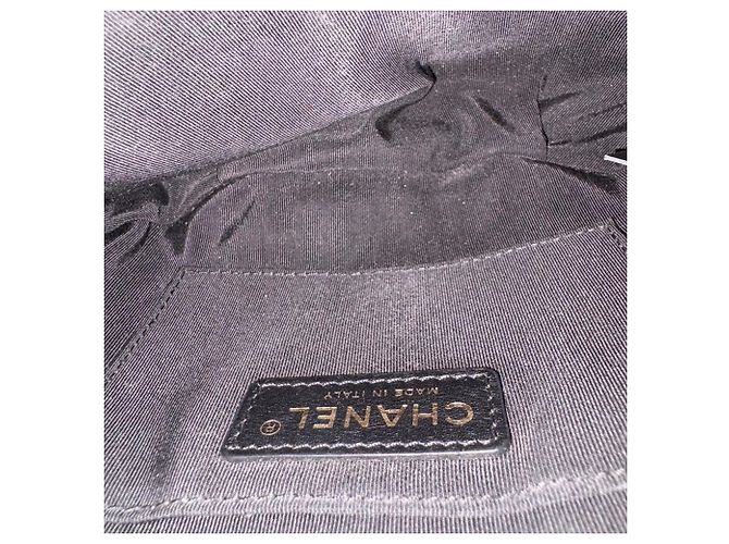 Borsa Sling Chanel Matelassé in Nero - vista 12