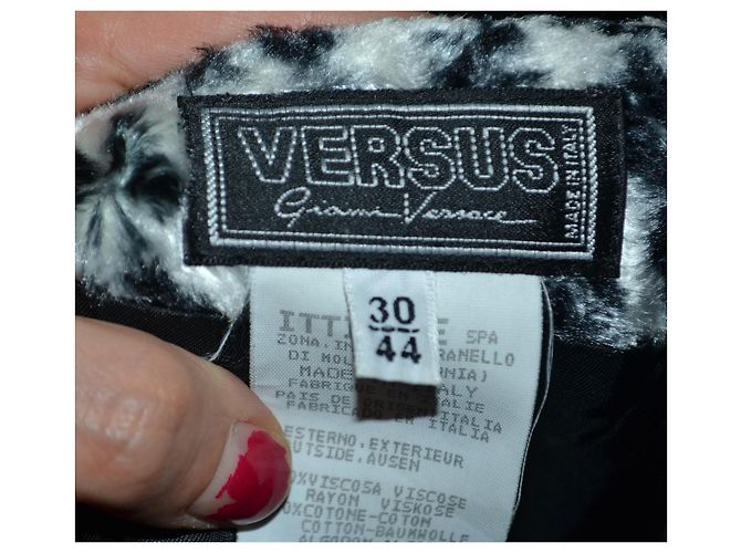 Autre Marque Versus Gianni Versace Minirock aus Kunstpelz in Leopardenprint Schwarz Weiß - Ansicht 5