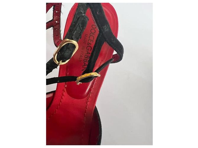 Dolce & Gabbana Sandali con Tacco in Camoscio Nero e Rosso - vista 8