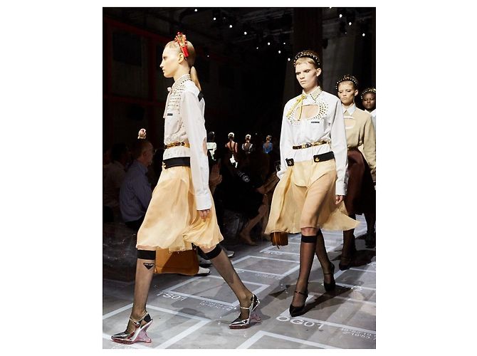 Vestido Prada Runway SS19 de seda con tachuelas Negro Blanco Beige - vista 20