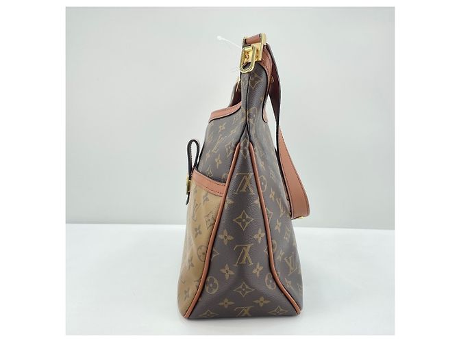 Borsa a tracolla Louis Vuitton Dauphine MM Nero - vista 3