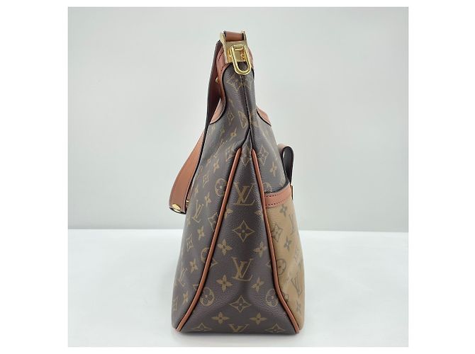 Borsa a tracolla Louis Vuitton Dauphine MM Nero - vista 4