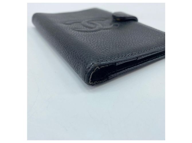 Couverture de carnet d'agenda Chanel en cuir caviar noir - vue 8