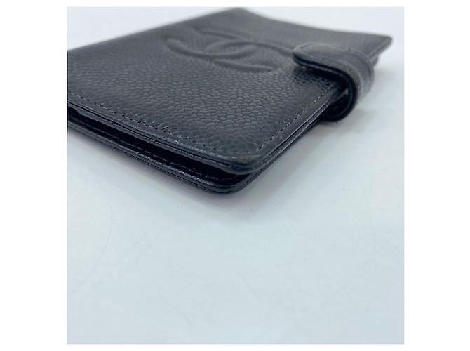 Couverture de carnet d'agenda Chanel en cuir caviar noir - vue 9
