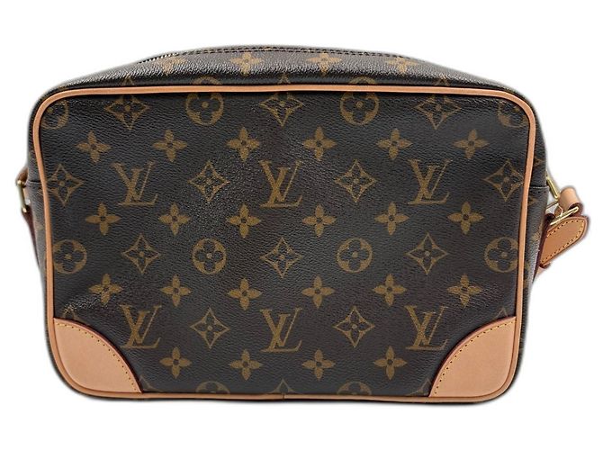Borsa a tracolla Louis Vuitton Trocadero PM Marrone - vista 3