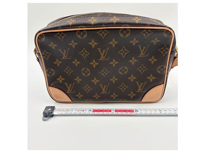 Borsa a tracolla Louis Vuitton Trocadero PM Marrone - vista 4