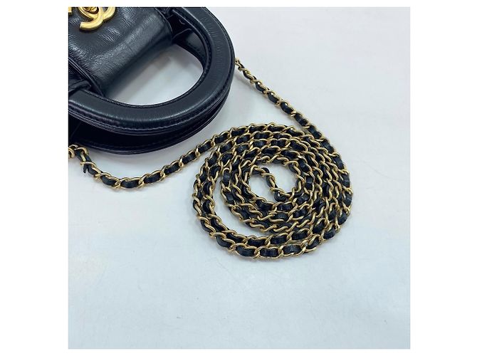 Borsa a tracolla Chanel Matelassé in nero - vista 11