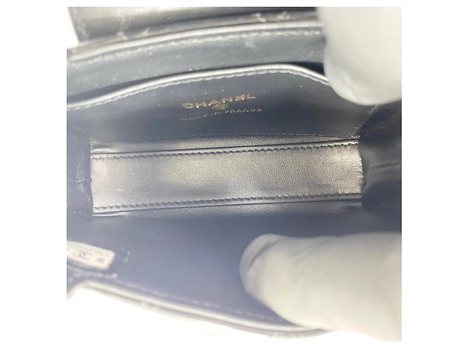 Borsa a tracolla Chanel Matelassé in nero - vista 12