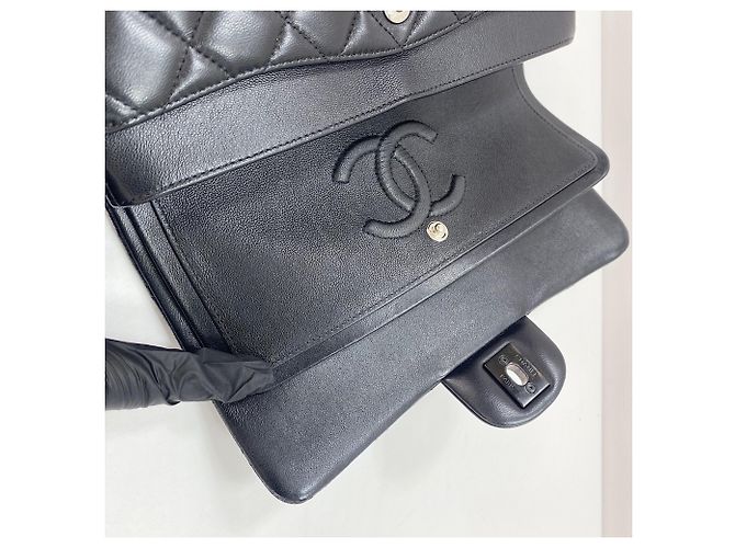 Borsa a tracolla Chanel Matelassé 23 Nero - vista 18