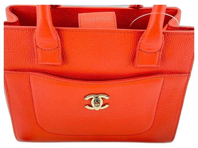 Borsa CHANEL Neo Executive Mini in Arancione - vista 3