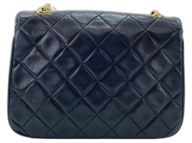 Borsa a tracolla CHANEL Matelassé 23 Nero - vista 2