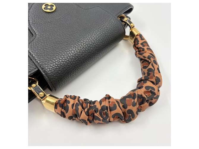 Borsa Louis Vuitton Capucines BB Nero - vista 10