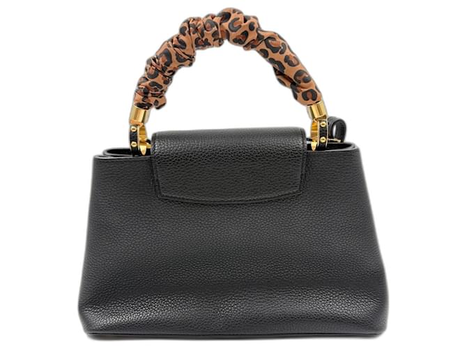 Borsa Louis Vuitton Capucines BB Nero - vista 3