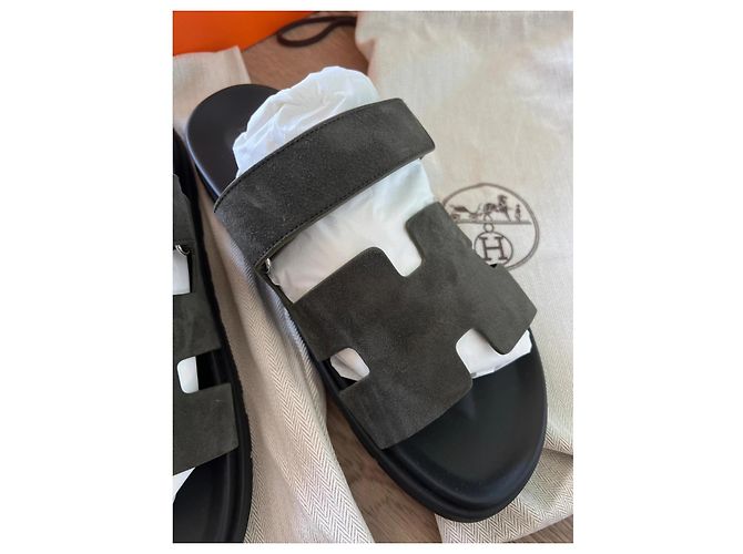 Sandali Hermès Chypre in camoscio verde scuro - vista 3