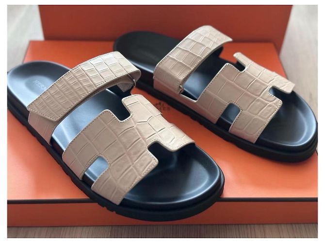 Hermès Izmir Sandali in pelle di coccodrillo beige - vista 4