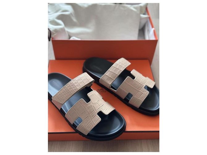 Hermès Izmir Sandali in pelle di coccodrillo beige - vista 5