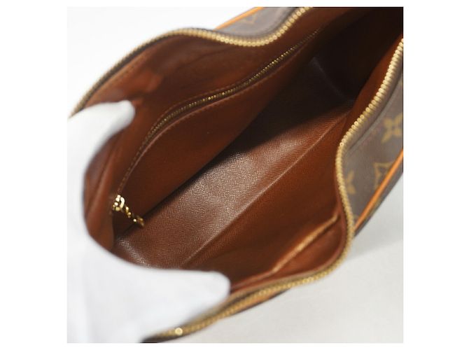 Borsa a tracolla Louis Vuitton Monogram Boulogne 30 Marrone - vista 4