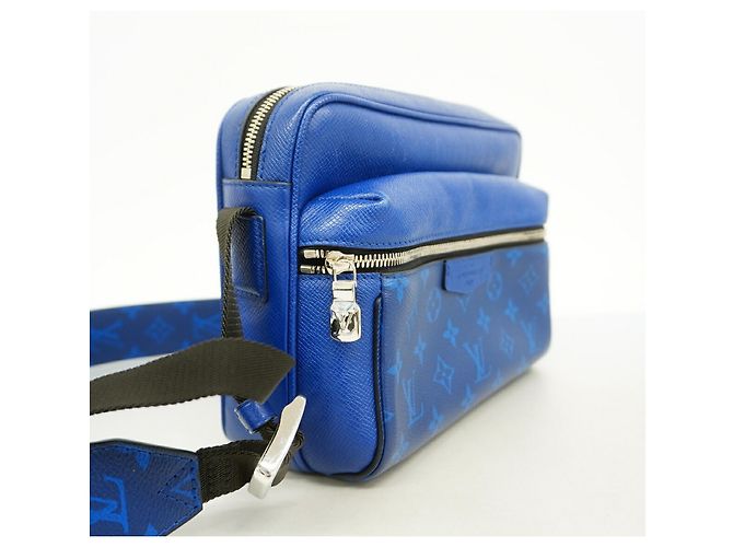 Borsa a tracolla Louis Vuitton Taigarama Outdoor PM Blu - vista 2