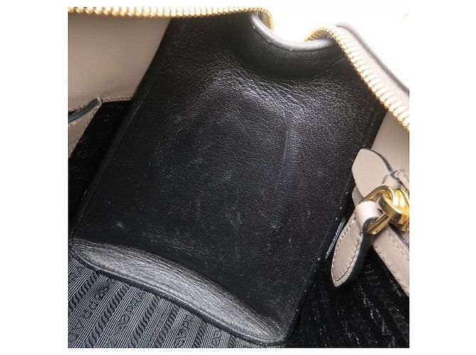 Prada Schultertasche aus Saffiano-Leder Grau - Ansicht 11