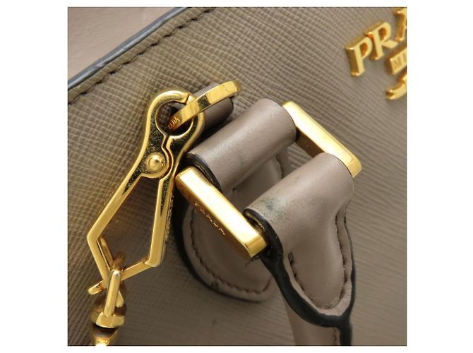 Prada Schultertasche aus Saffiano-Leder Grau - Ansicht 16