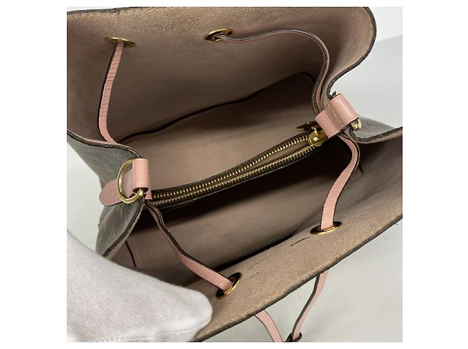 Néonoé Borsa a tracolla Louis Vuitton Monogram NeoNoe M44022 Marrone Rosa - vista 4