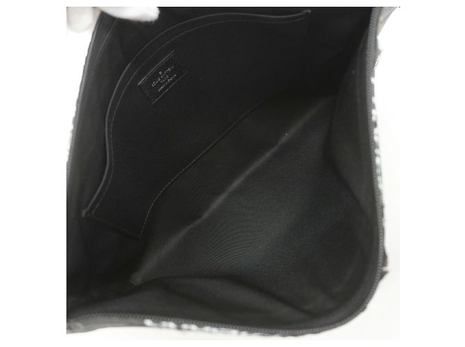 Louis Vuitton Taiga Pochette Apollo Clutch Bag Nero - vista 4