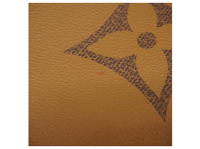 Borsa Tote Louis Vuitton Monogram Giant Reverse OnTheGo GM Marrone - vista 13