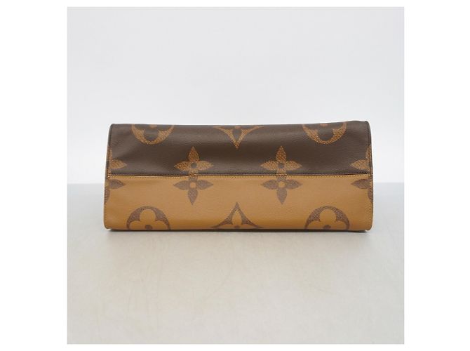 Borsa Tote Louis Vuitton Monogram Giant Reverse OnTheGo GM Marrone - vista 3