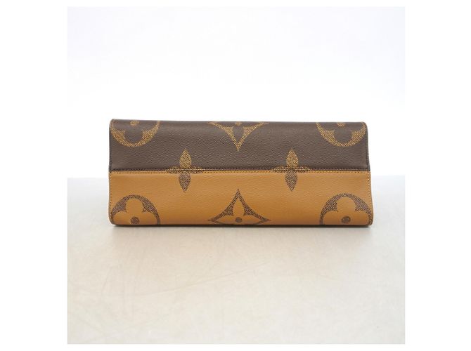 Borsa Tote Louis Vuitton Monogram Giant Reverse OnTheGo MM Marrone - vista 3