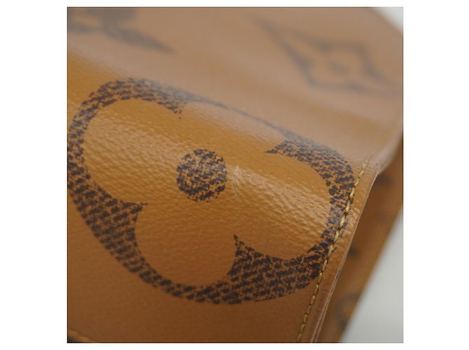 Borsa Tote Louis Vuitton Monogram Giant Reverse OnTheGo MM Marrone - vista 8