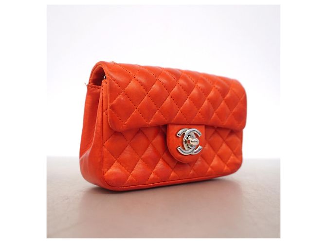 Borsa a tracolla Chanel in pelle d'agnello rossa Rosso - vista 2