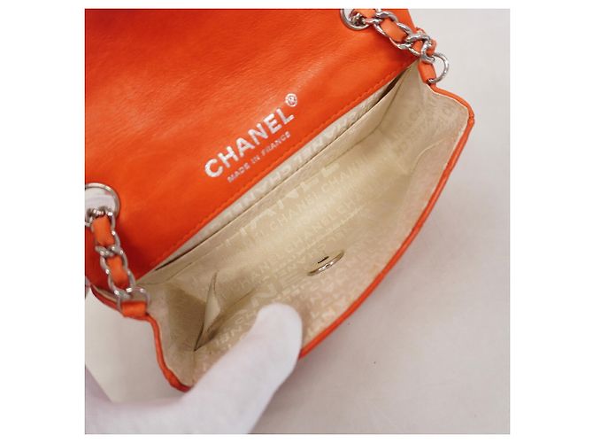 Borsa a tracolla Chanel in pelle d'agnello rossa Rosso - vista 4