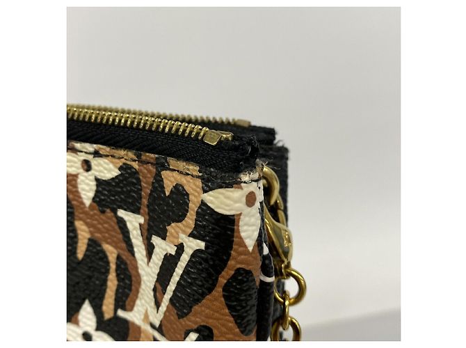 Louis Vuitton Monogram Jungle Pochette Double Zip Shoulder Bag Marrone Nero - vista 6