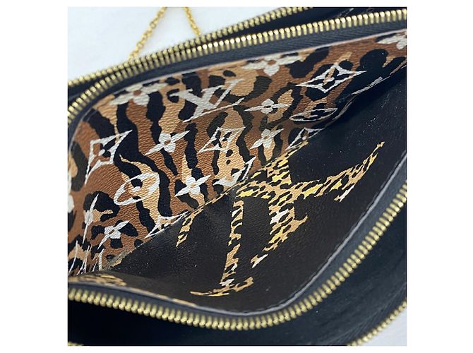 Louis Vuitton Monogram Jungle Pochette Double Zip Shoulder Bag Marrone Nero - vista 8
