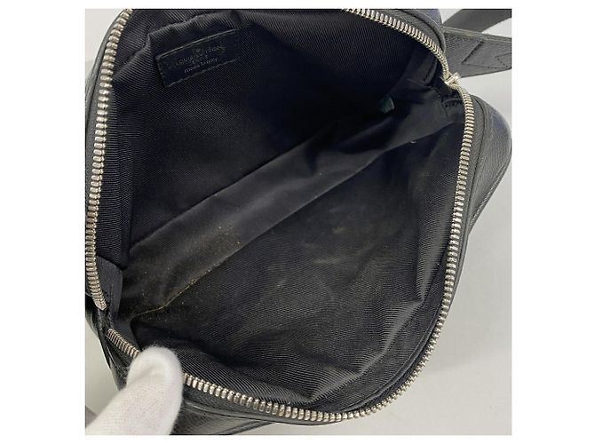 Bumbag Borsello da vita Louis Vuitton Taigarama Nero - vista 4