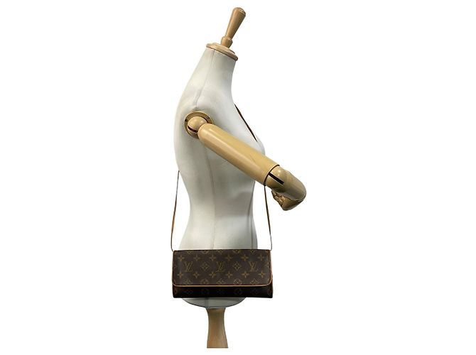 Louis Vuitton Pochette Twin GM Monogram Shoulder Bag Braun - Ansicht 4