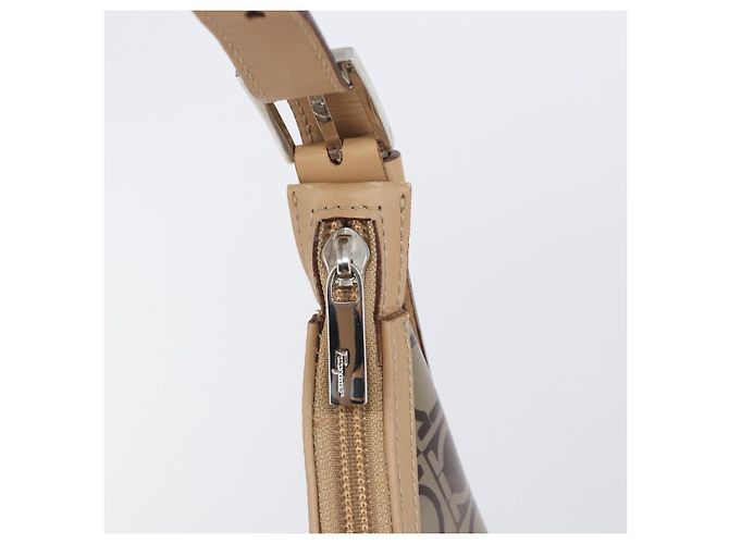 Borsa a tracolla Salvatore Ferragamo in vinile Beige Silver Auth 196611A Argento - vista 15