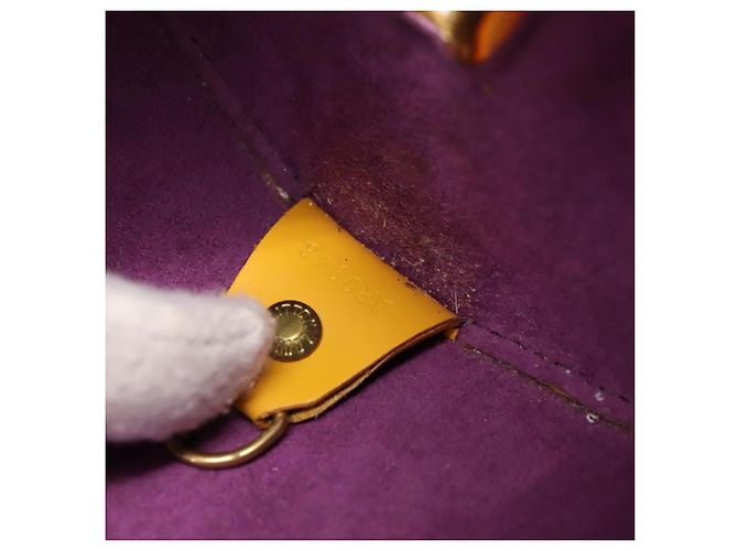 Borsa a mano LOUIS VUITTON Epi Soufflot Yellow M52229 LV Auth ka5935V Giallo - vista 9