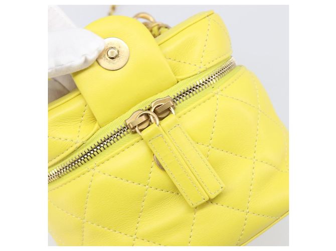 Borsa Vanity con catena Matelassé CHANEL in pelle d'agnello 2way Yellow Gold CC Auth 196667M D'oro Giallo - vista 19